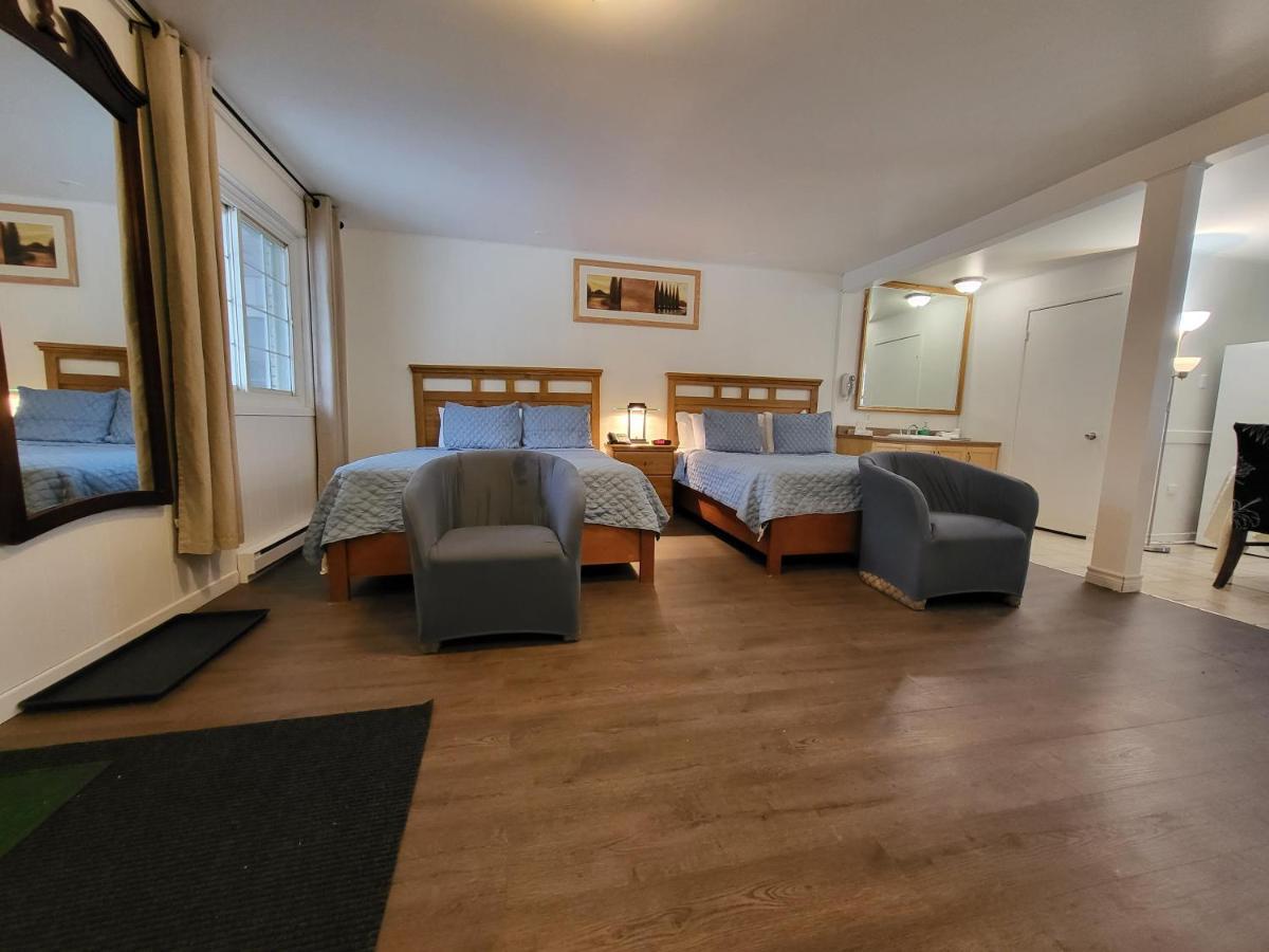 Motel Deblois Sainte-Anne-de-Beaupré エクステリア 写真