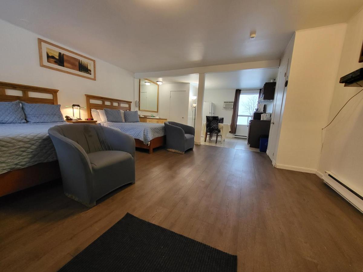 Motel Deblois Sainte-Anne-de-Beaupré エクステリア 写真