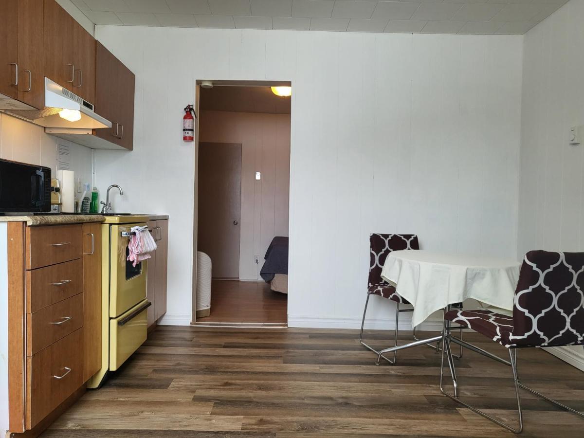 Motel Deblois Sainte-Anne-de-Beaupré エクステリア 写真