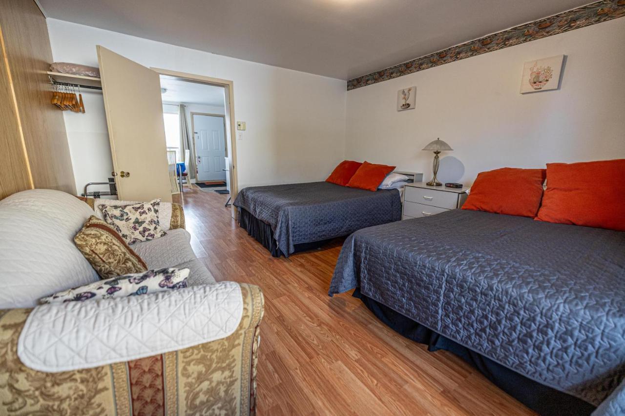 Motel Deblois Sainte-Anne-de-Beaupré エクステリア 写真
