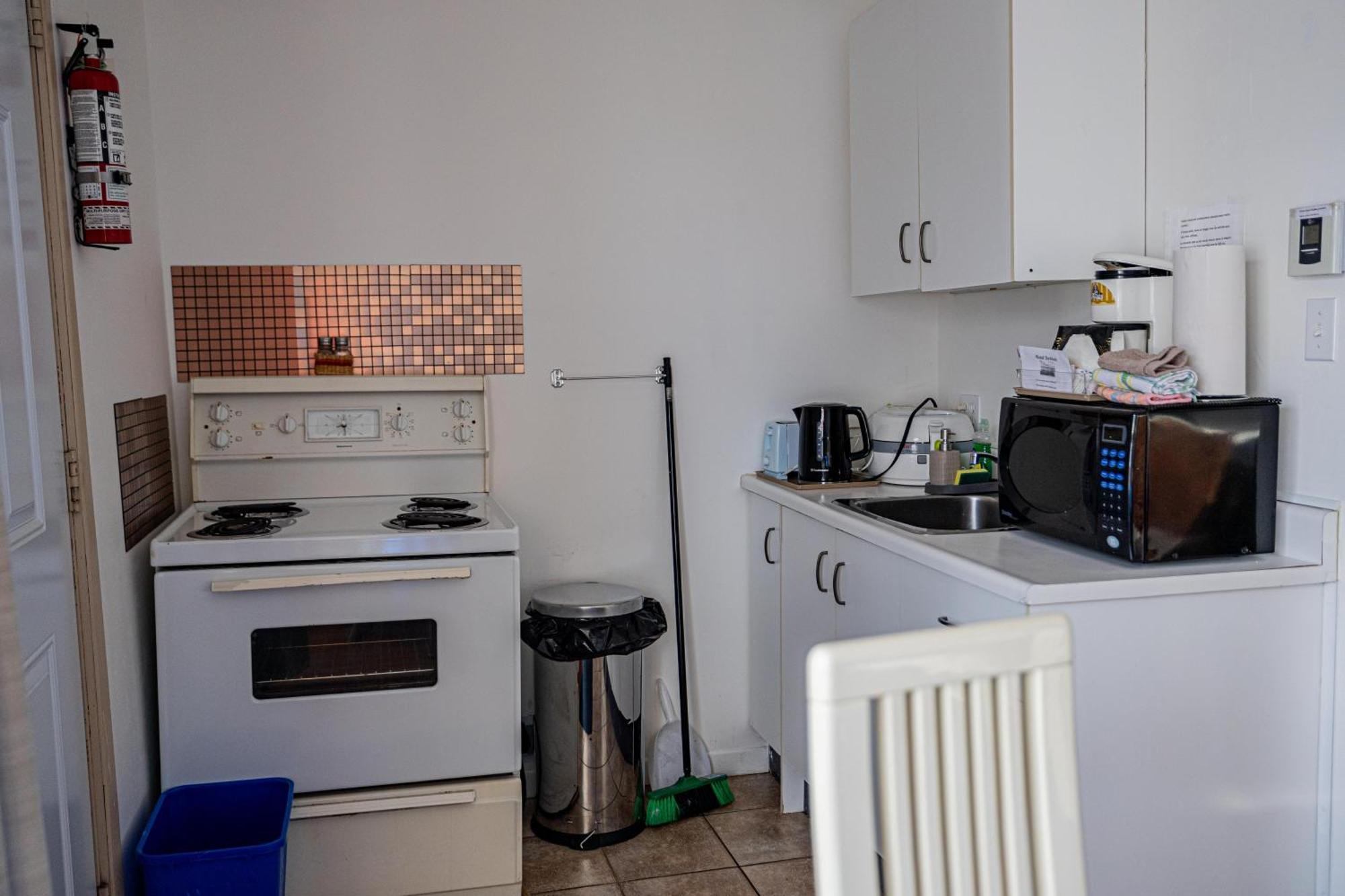 Motel Deblois Sainte-Anne-de-Beaupré エクステリア 写真