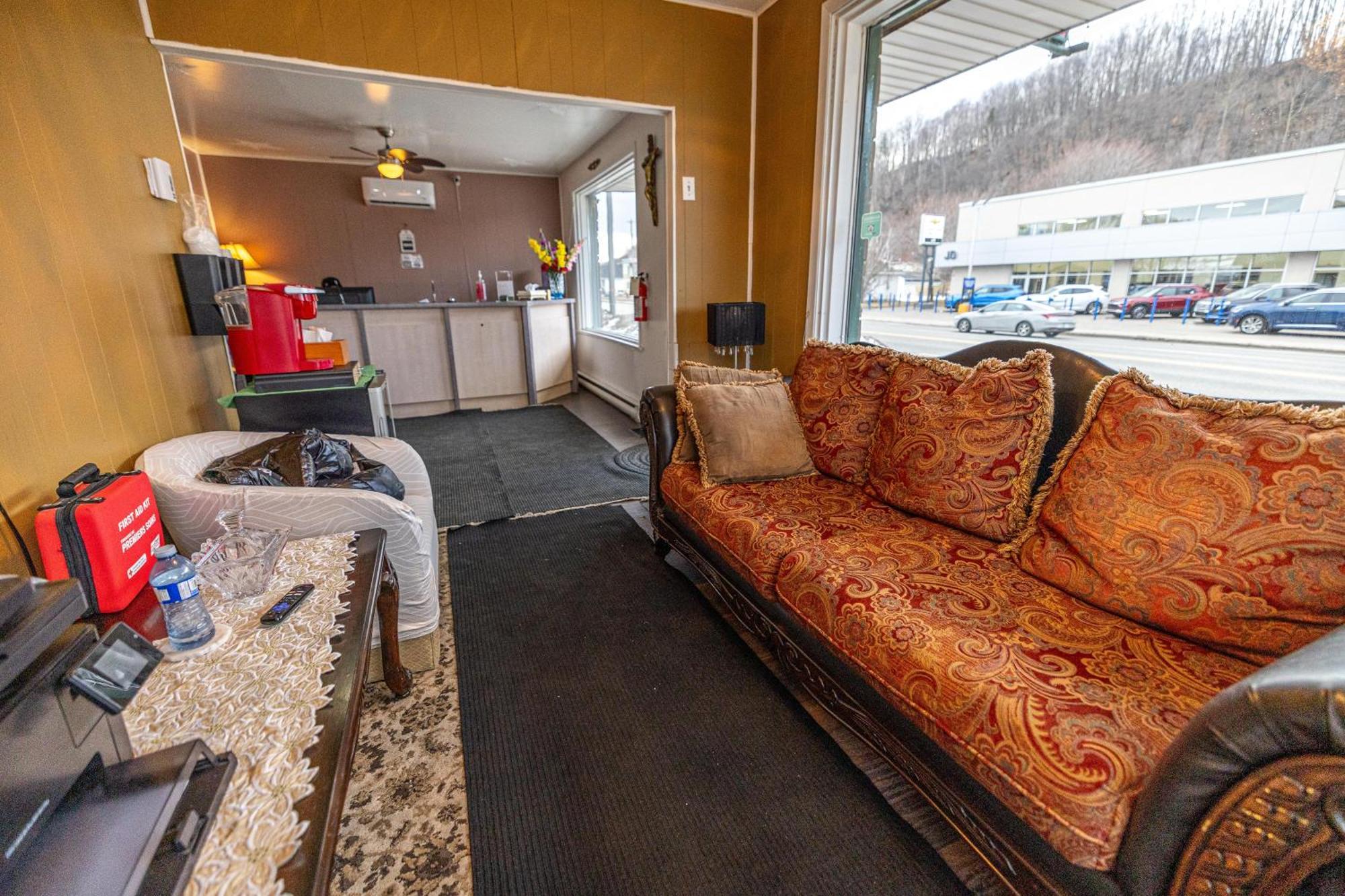 Motel Deblois Sainte-Anne-de-Beaupré エクステリア 写真