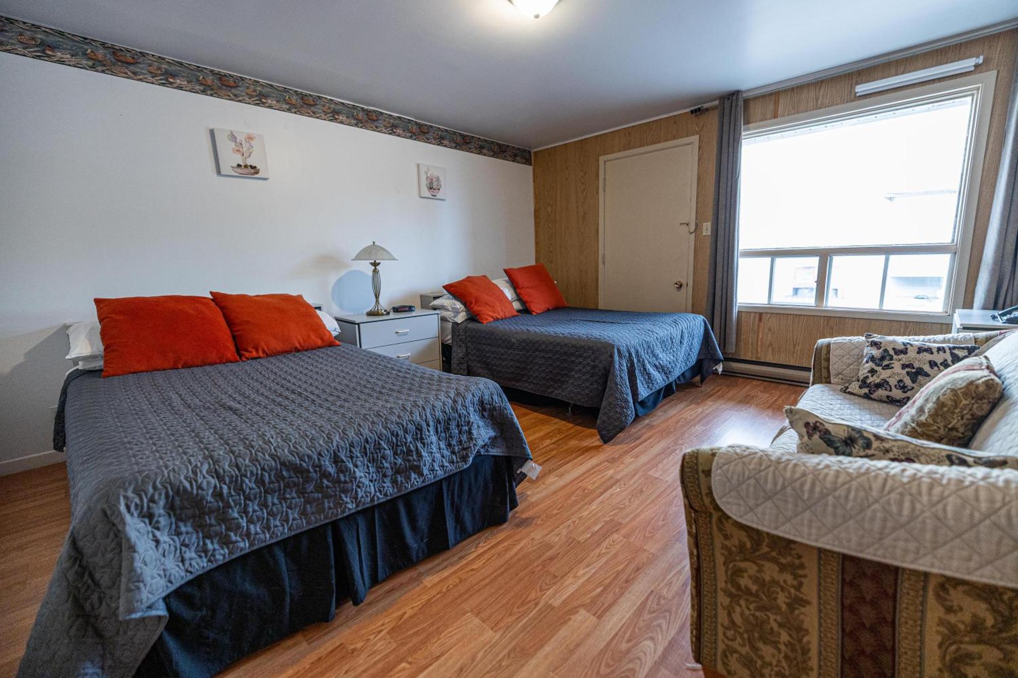 Motel Deblois Sainte-Anne-de-Beaupré エクステリア 写真