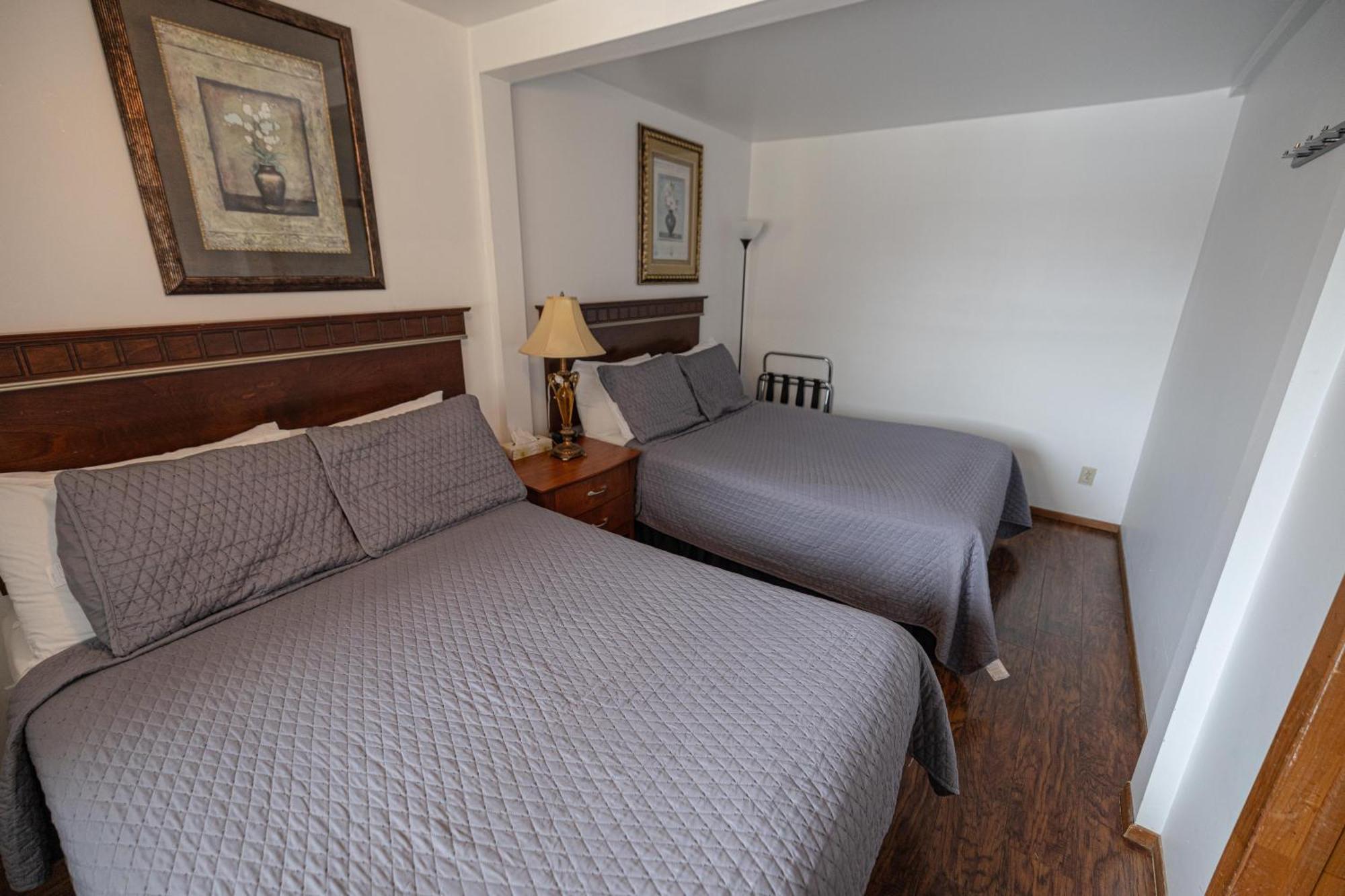 Motel Deblois Sainte-Anne-de-Beaupré エクステリア 写真
