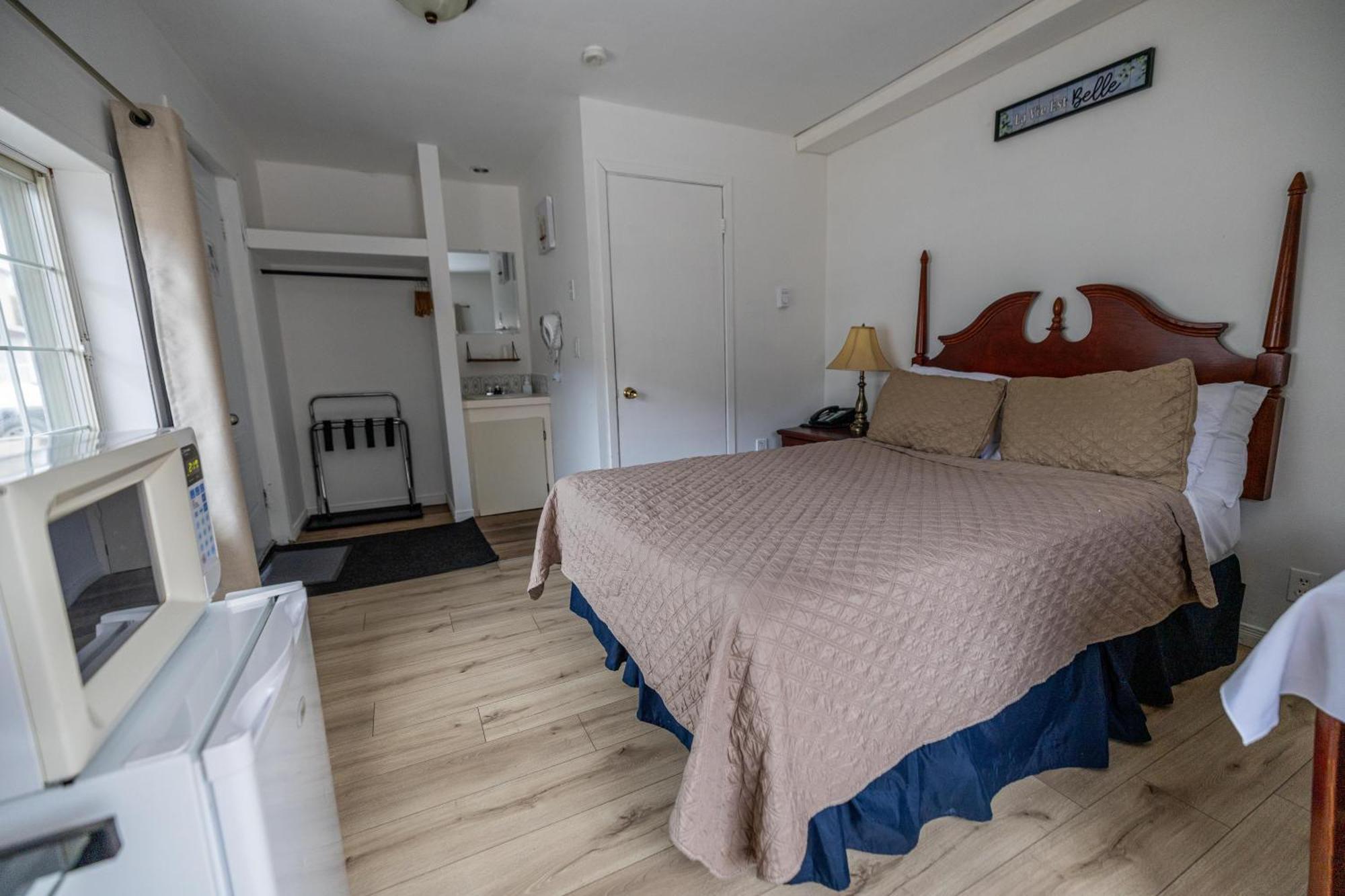 Motel Deblois Sainte-Anne-de-Beaupré エクステリア 写真