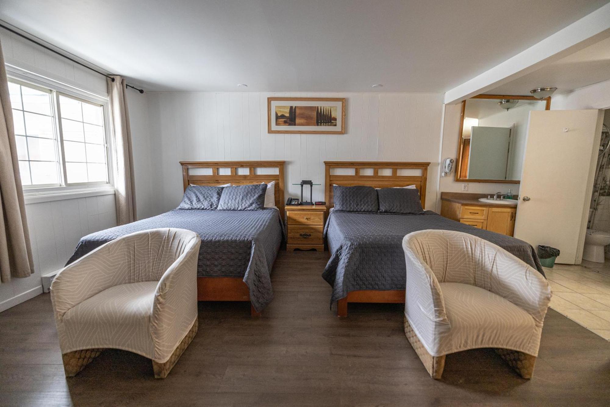 Motel Deblois Sainte-Anne-de-Beaupré エクステリア 写真