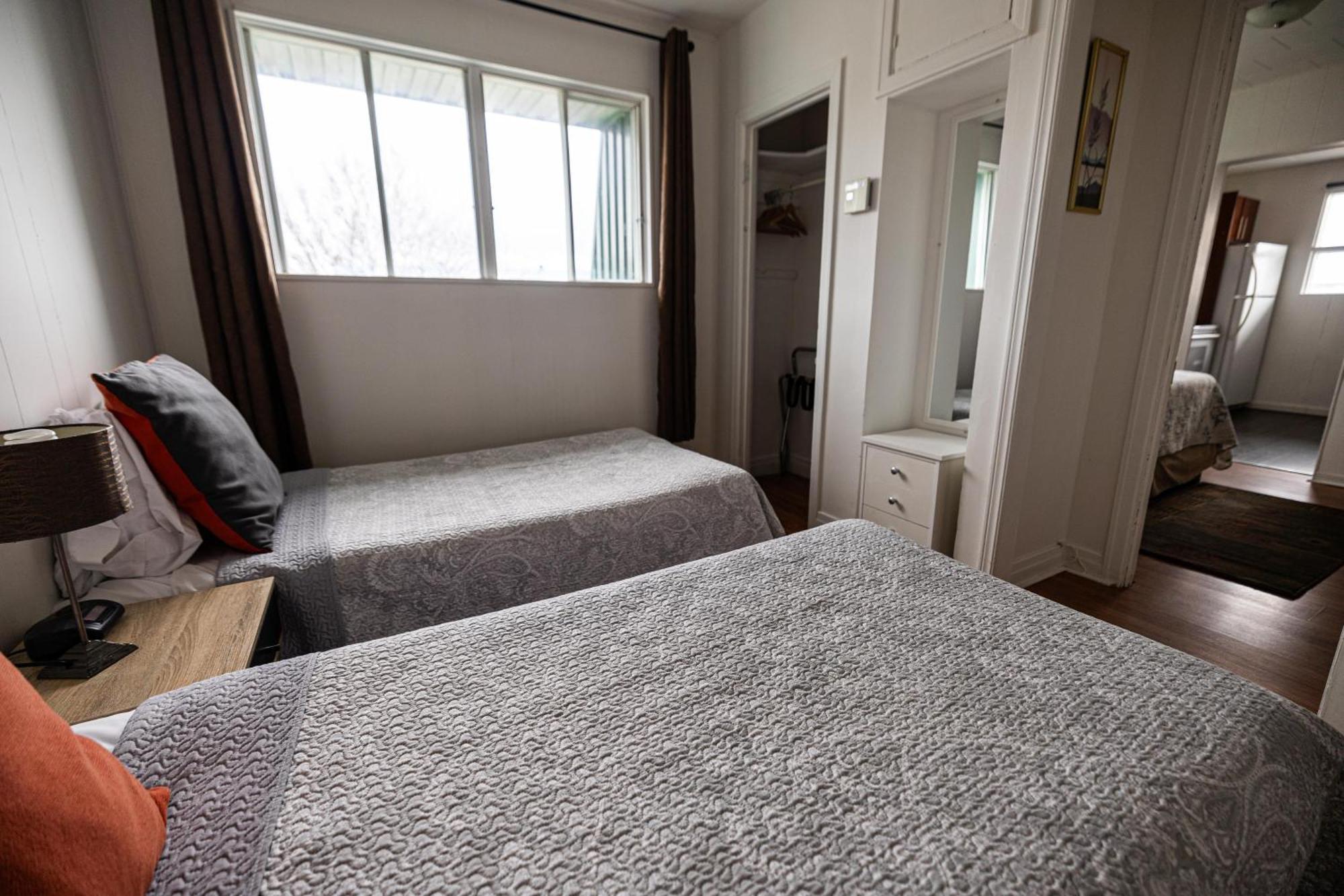 Motel Deblois Sainte-Anne-de-Beaupré エクステリア 写真