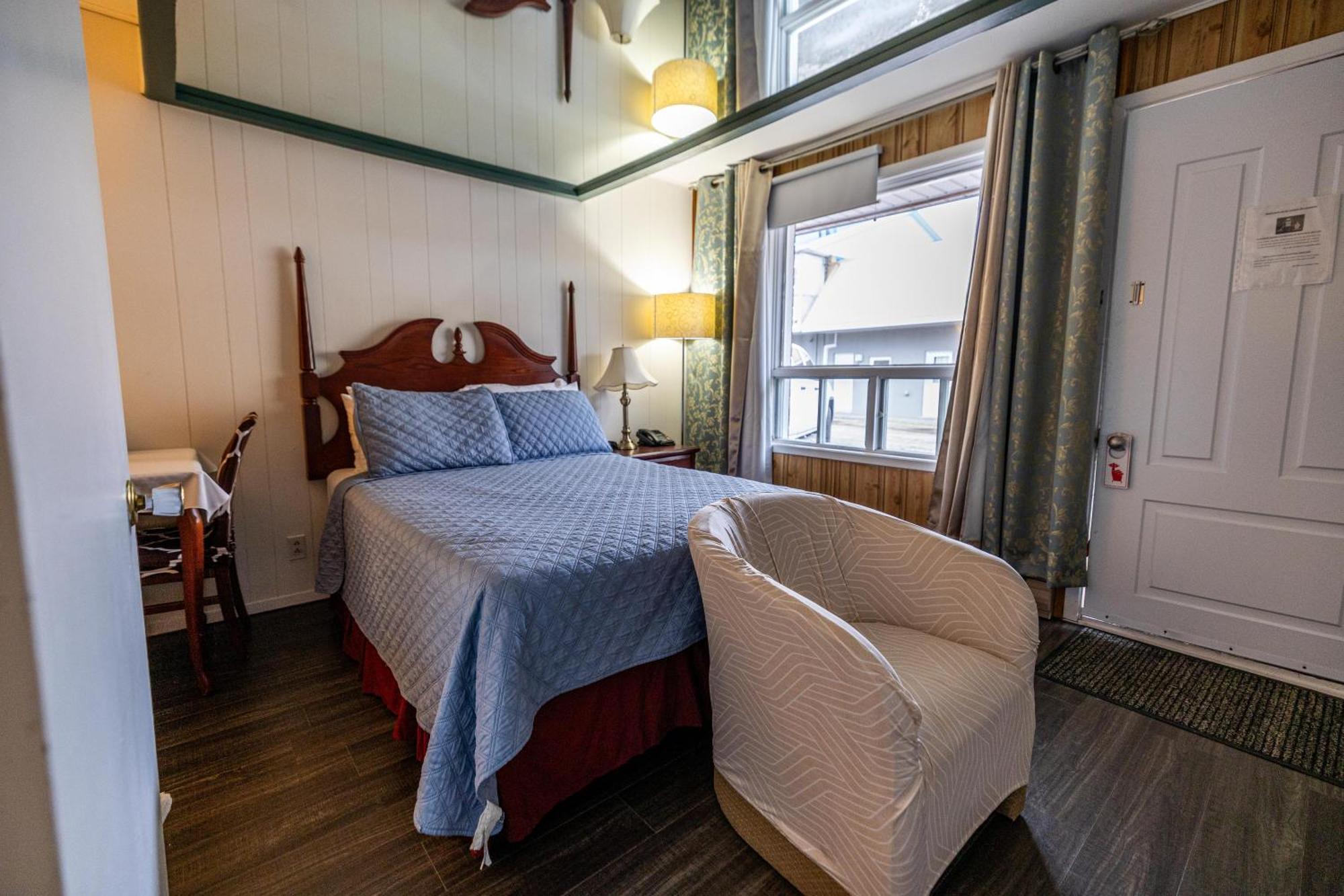 Motel Deblois Sainte-Anne-de-Beaupré エクステリア 写真