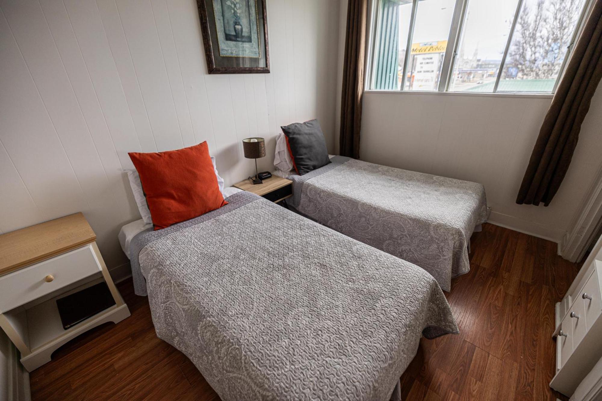 Motel Deblois Sainte-Anne-de-Beaupré エクステリア 写真