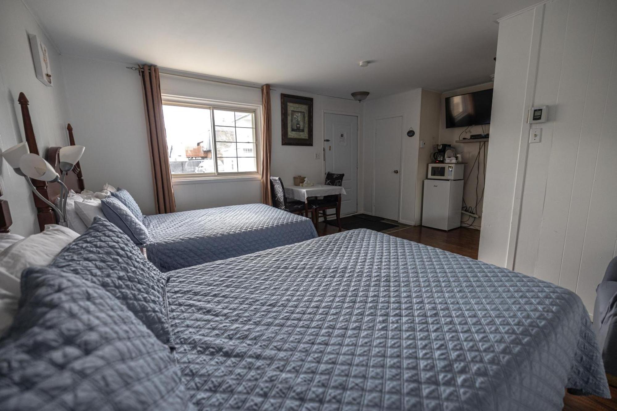 Motel Deblois Sainte-Anne-de-Beaupré エクステリア 写真