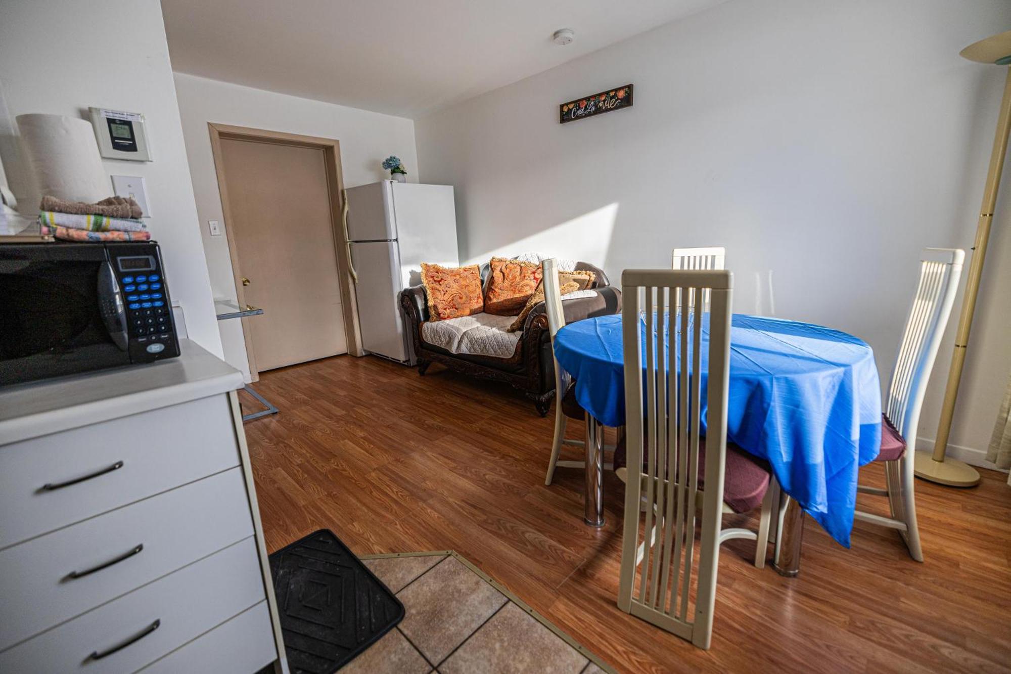 Motel Deblois Sainte-Anne-de-Beaupré エクステリア 写真