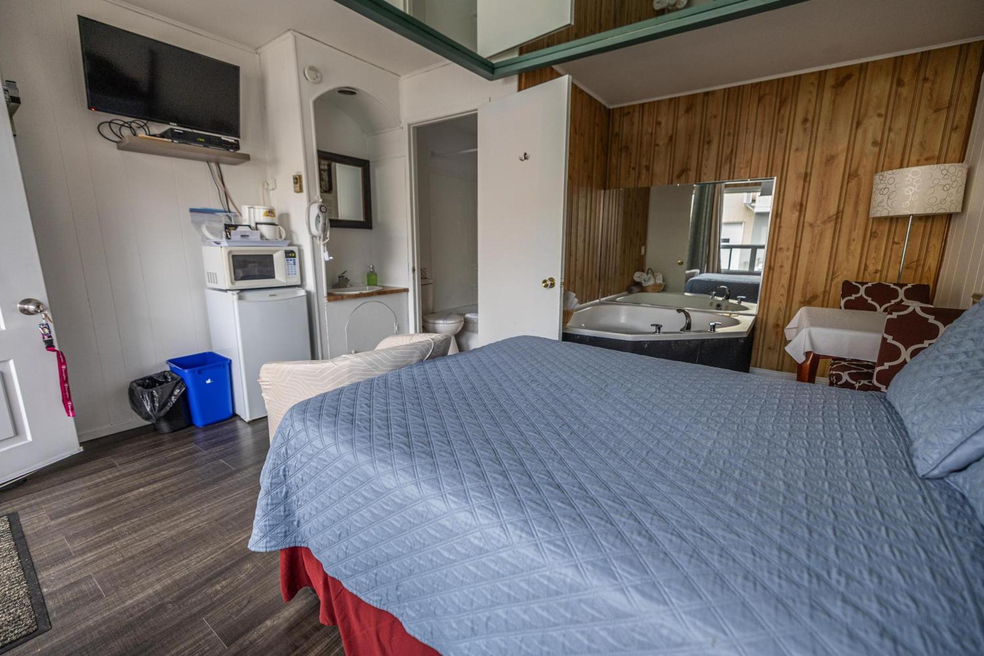 Motel Deblois Sainte-Anne-de-Beaupré エクステリア 写真