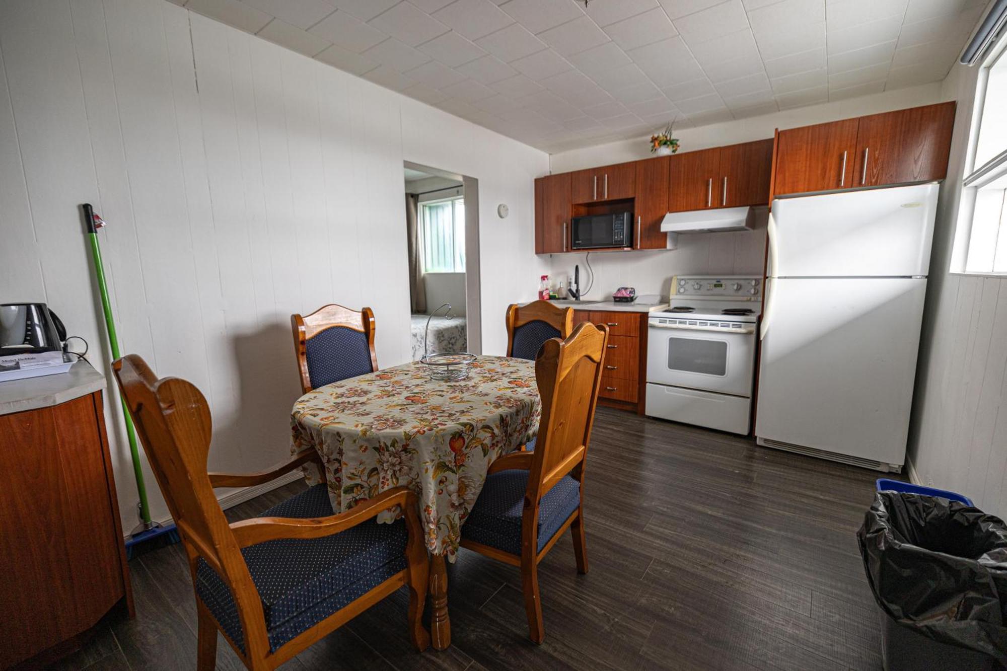 Motel Deblois Sainte-Anne-de-Beaupré エクステリア 写真