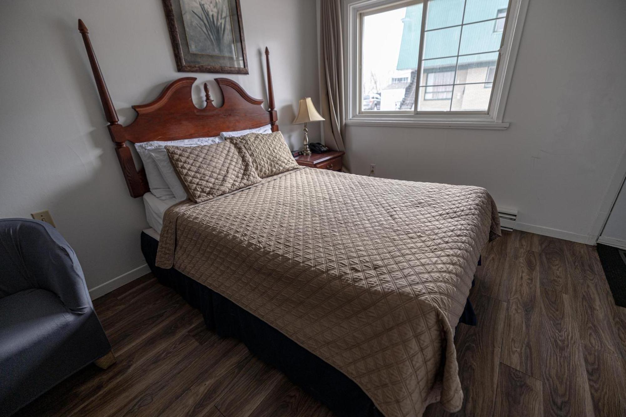 Motel Deblois Sainte-Anne-de-Beaupré エクステリア 写真