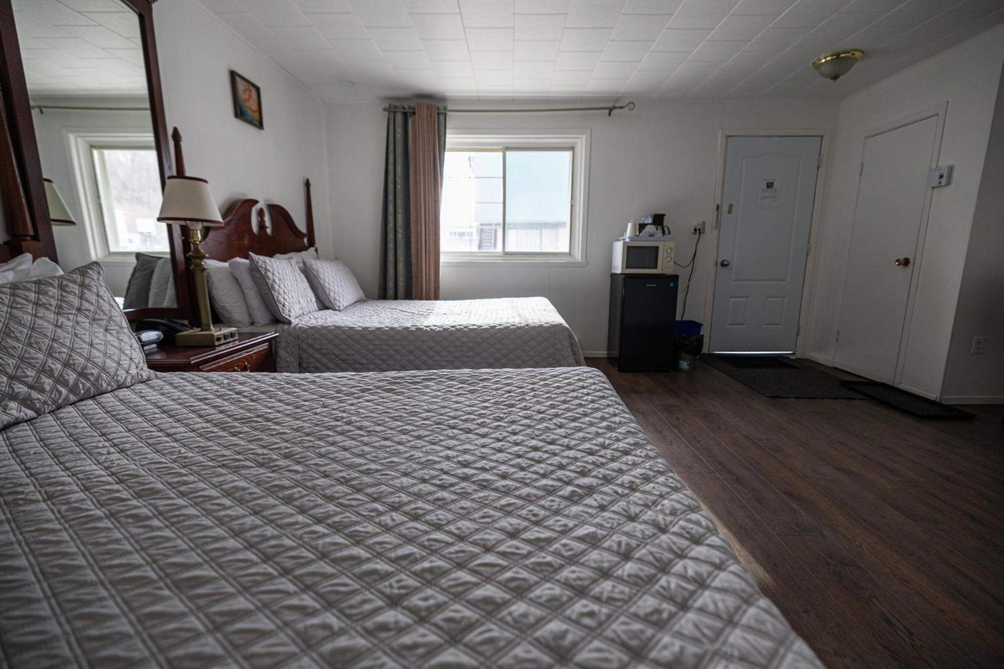 Motel Deblois Sainte-Anne-de-Beaupré エクステリア 写真