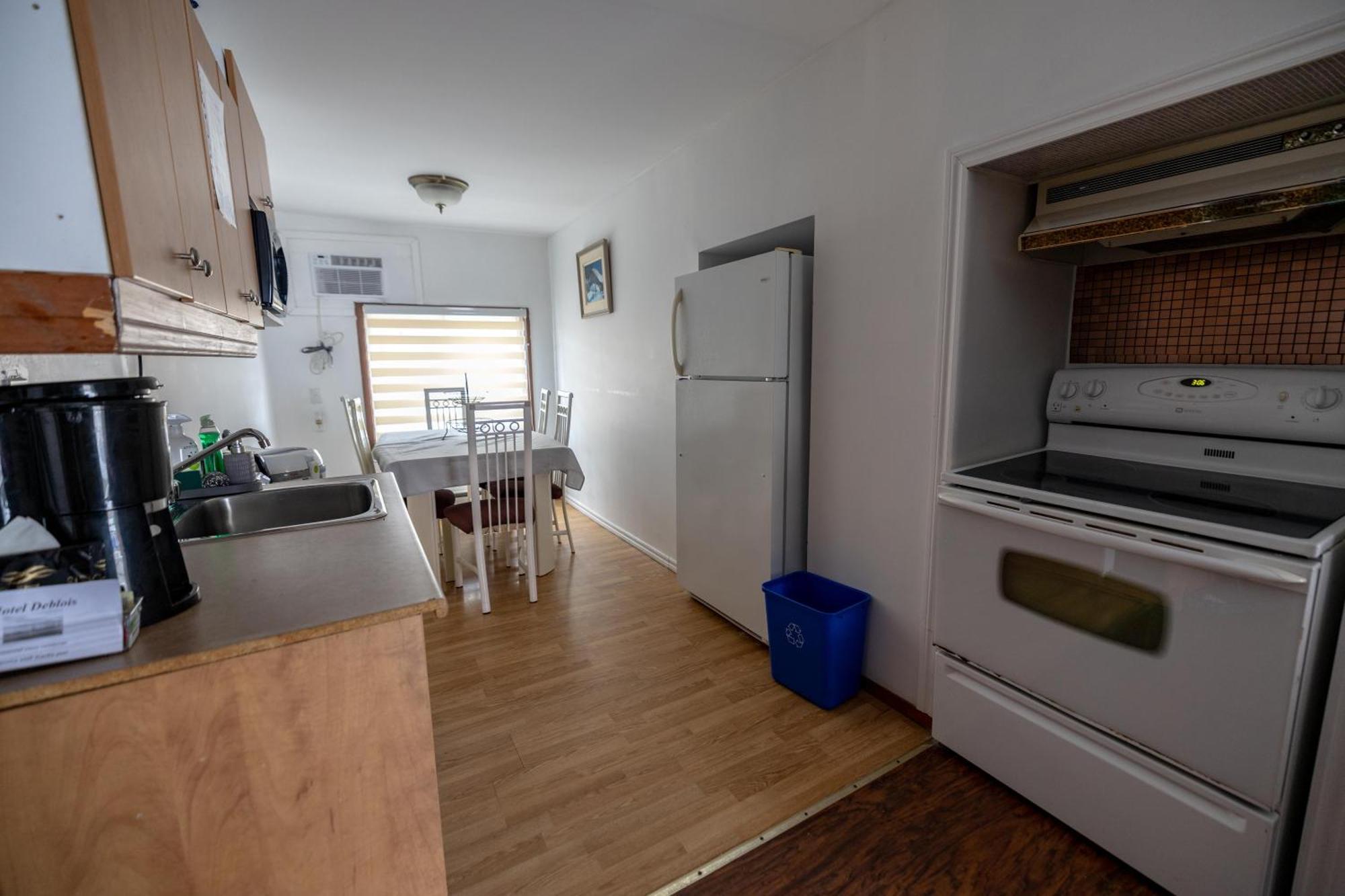 Motel Deblois Sainte-Anne-de-Beaupré エクステリア 写真