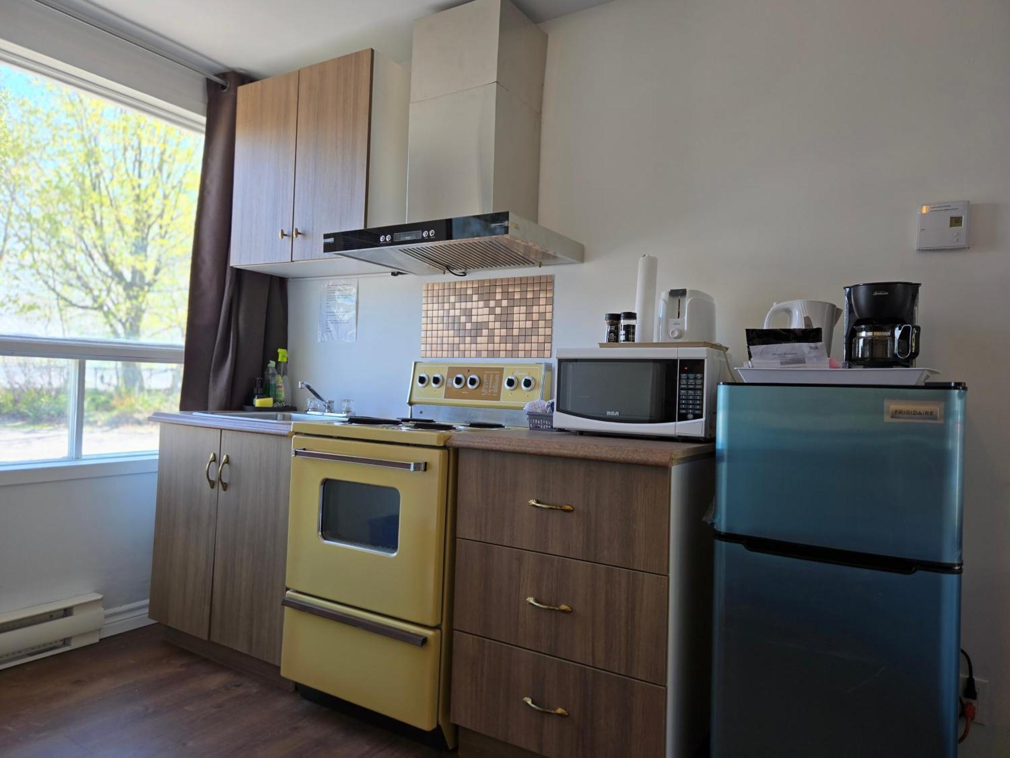 Motel Deblois Sainte-Anne-de-Beaupré エクステリア 写真